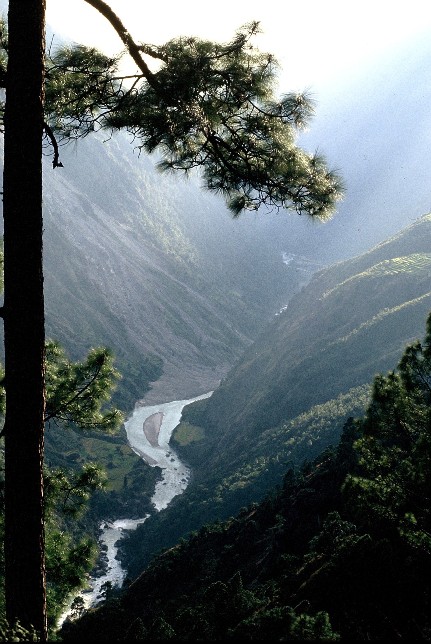 Trisuli foly a Ganesh s Langtang hegyek kztt