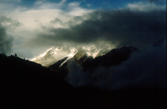 Felhben az Annapurna I.