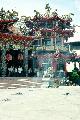 Imapnzek getse egy Buddhista templom udvarn, Puli kzelben